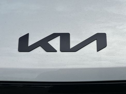 New 2026 Kia Carnival SX Prestige FWD image 12