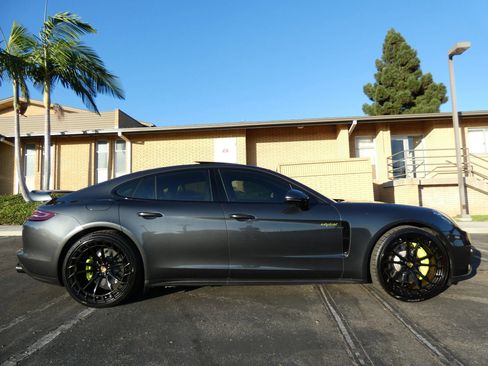 Used 2018 Porsche Panamera 4 image 7