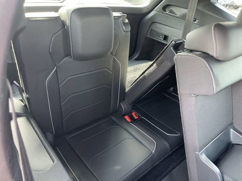 Used 2021 Volkswagen Tiguan SEL Premium R-Line image 28