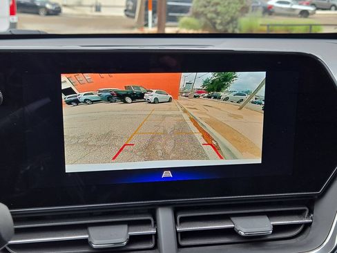 Used 2025 Chevrolet Trax RS w/ Sunroof Package FWD image 18