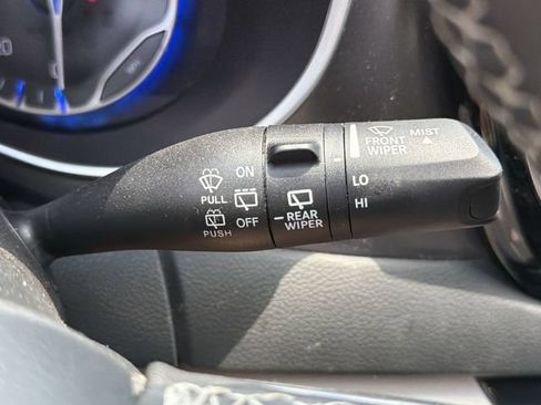 Used 2023 Chrysler Pacifica Touring-L FWD image 27