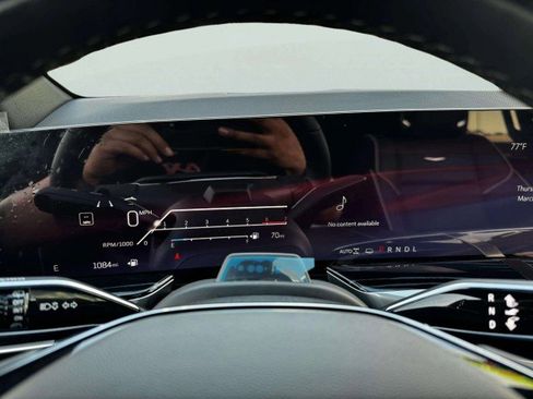 Used 2025 Cadillac Escalade ESV Sport w/ Touring Package image 21