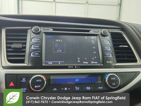 Used 2015 Toyota Highlander XLE image 24