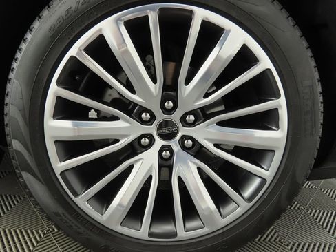 Used 2025 Jeep Grand Wagoneer 4WD w/ 8-Passenger Seating Package image 33