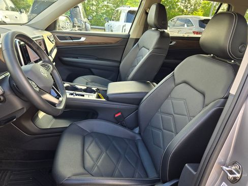 Used 2024 Volkswagen Atlas SE FWD image 21
