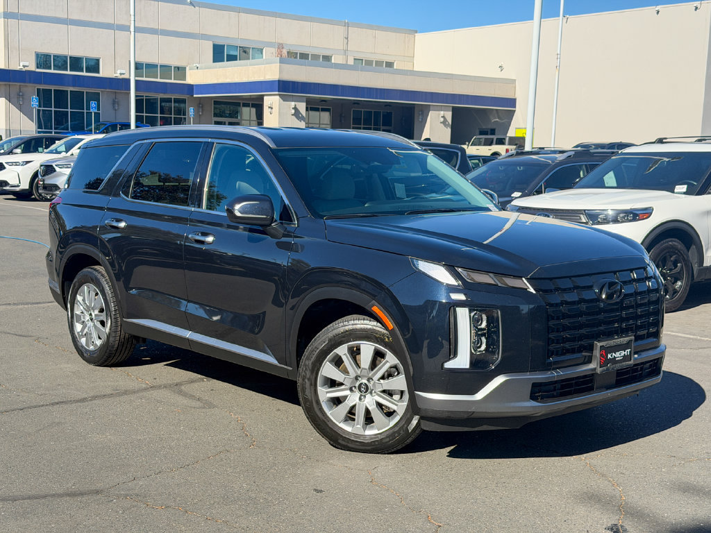 Used 2025 Hyundai Palisade SEL FWD image 2