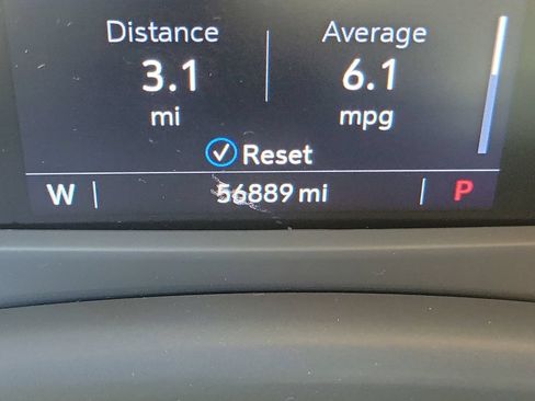 Used 2023 Cadillac XT4 Luxury w/ Cold Weather Package FWD image 28