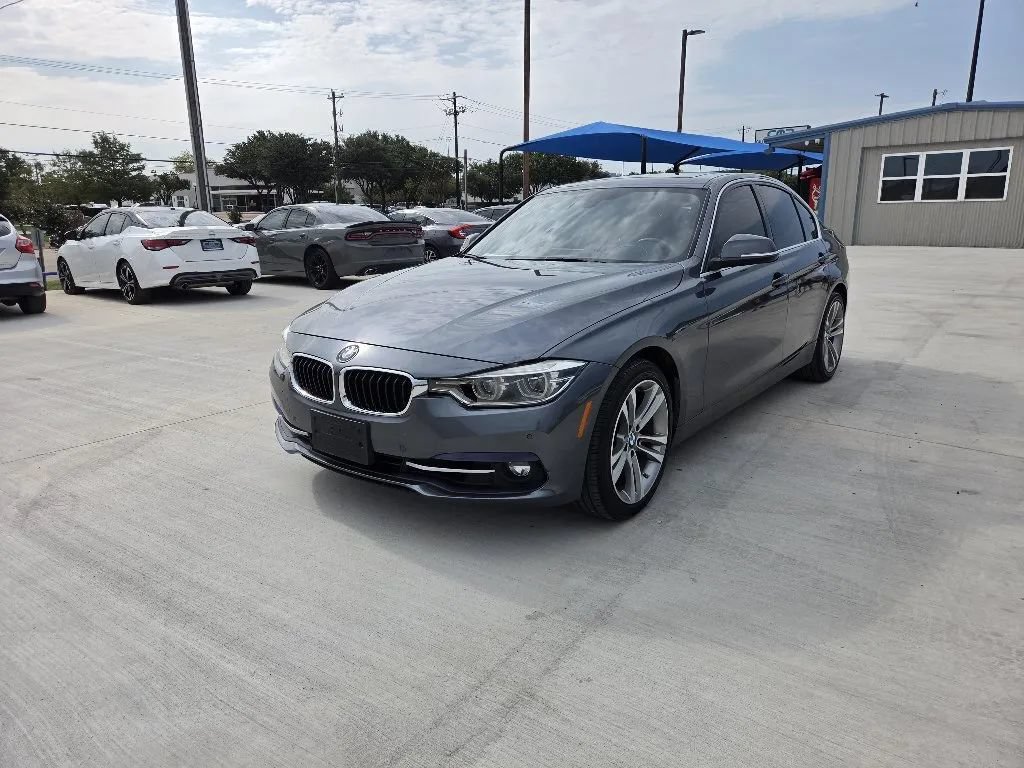 Used 2017 BMW 330i Sedan RWD image 1