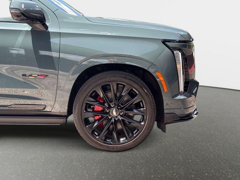 Used 2026 Cadillac Escalade V w/ LPO, ONYX Package image 24