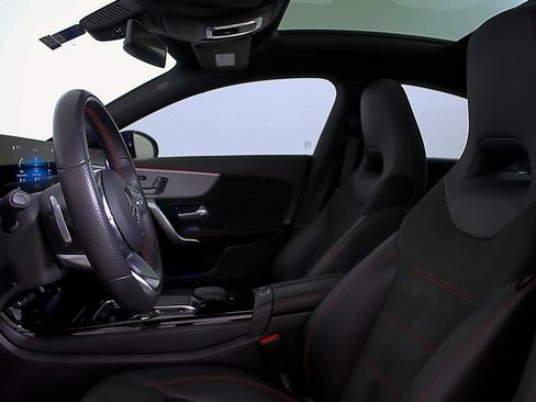 Used 2022 Mercedes-Benz CLA 250 image 21