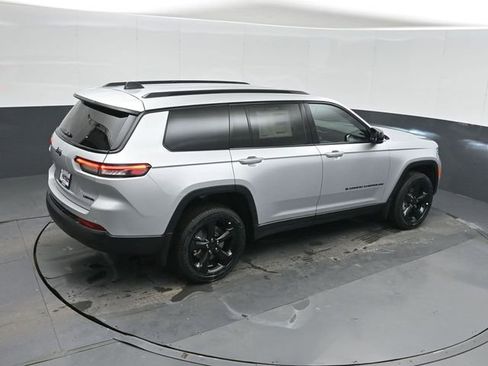 New 2025 Jeep Grand Cherokee L Limited w/ Black Appearance Package image 33