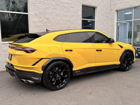Used 2023 Lamborghini Urus Performante AWD/4WD image 38