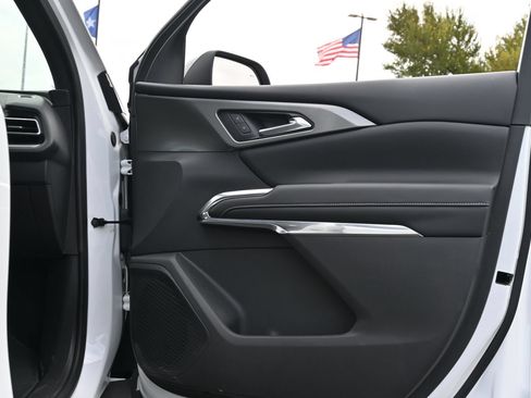 Used 2024 Chevrolet Traverse LS FWD image 28