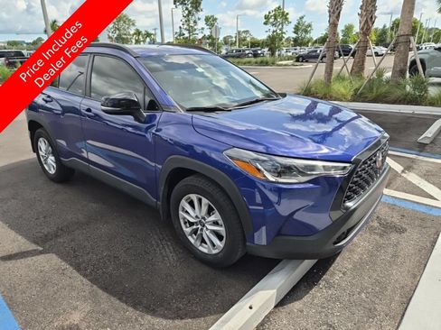 Used 2025 Toyota Corolla Cross LE FWD image 3