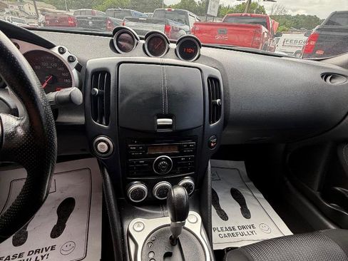Used 2011 Nissan 370Z Coupe RWD image 18
