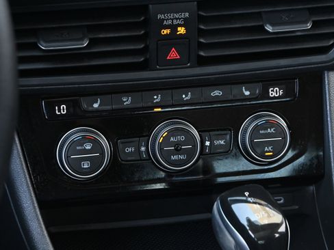 Used 2023 Volkswagen Jetta SE image 19