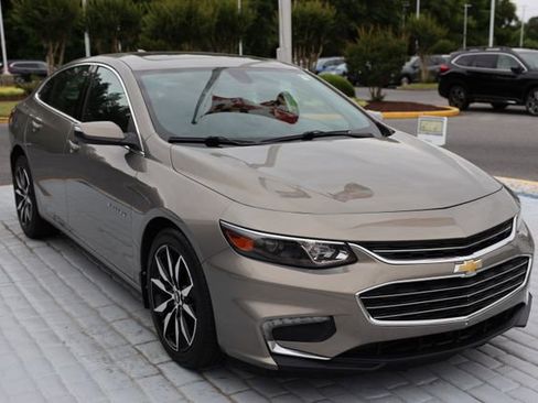 Used 2018 Chevrolet Malibu LT w/ Leather Package FWD image 7