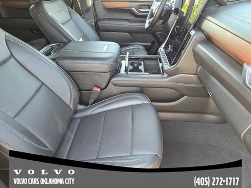 Used 2025 GMC Yukon Denali AWD/4WD image 13