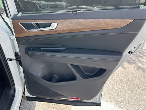 New 2026 Volkswagen Atlas SE image 40