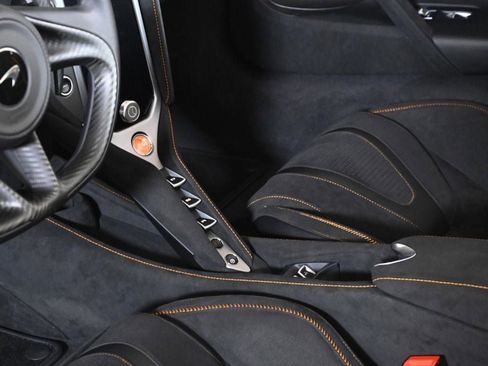 Used 2026 McLaren 750S Spider image 14