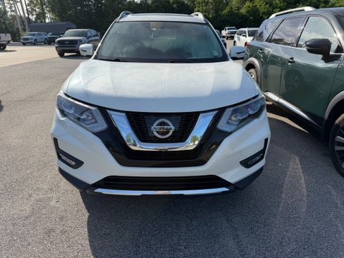 Used 2017 Nissan Rogue SL w/ SL Premium Package image 2