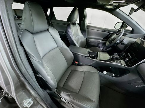 Used 2025 Toyota bZ4X FWD image 32