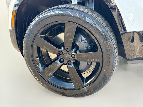 New 2026 Land Rover Defender 110 X-Dynamic SE image 41