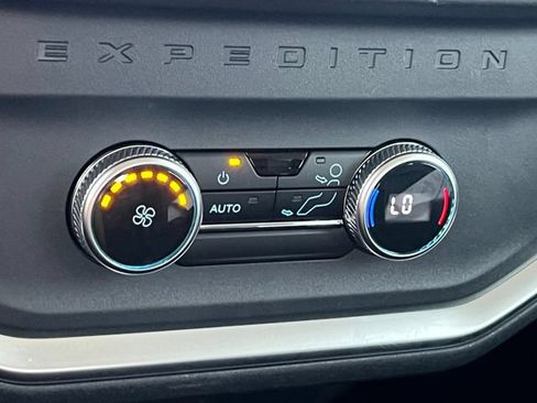 Certified 2025 Ford Expedition Active AWD/4WD image 40