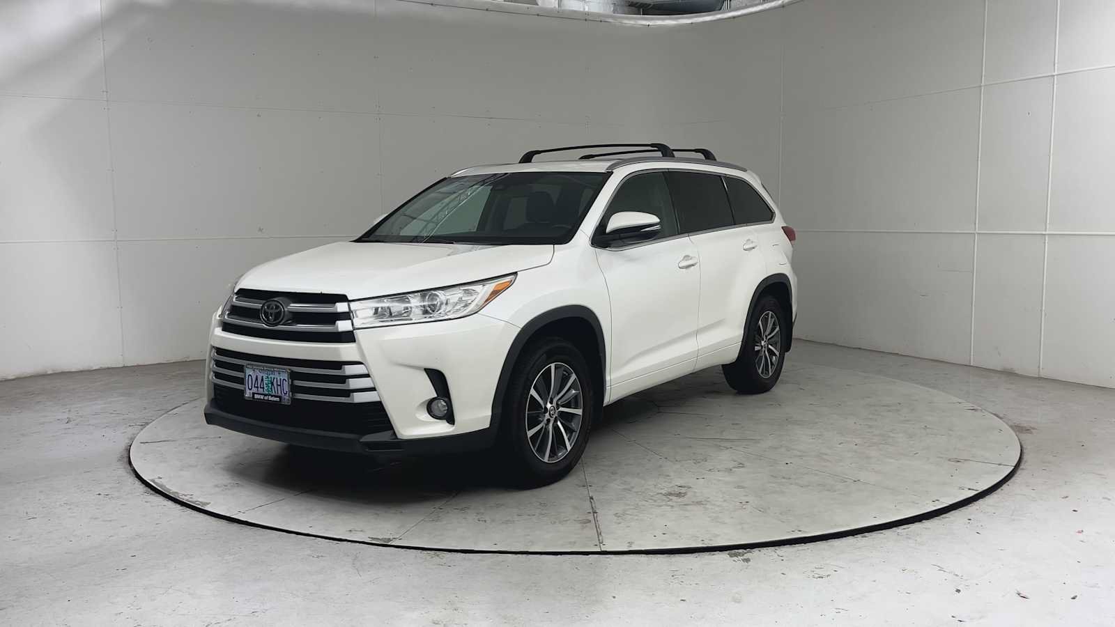 Used 2017 Toyota Highlander XLE AWD/4WD image 6