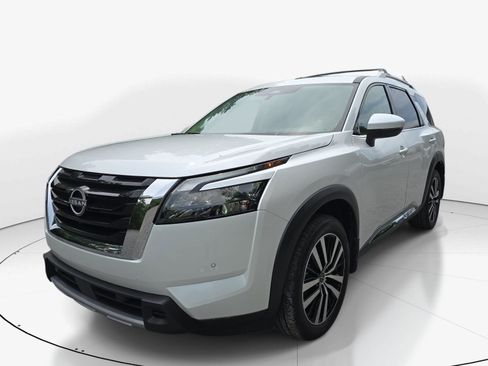 Used 2025 Nissan Pathfinder Platinum w/ Cargo Package FWD image 8