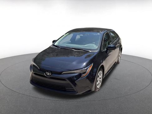 Used 2025 Toyota Corolla LE FWD image 5