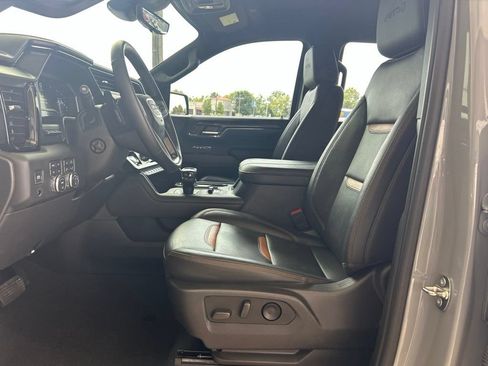 Used 2024 GMC Sierra 1500 AT4 w/ Technology Package AWD/4WD image 8
