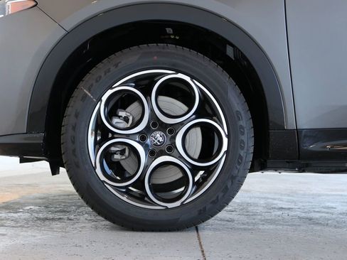 New 2026 Alfa Romeo Tonale Base w/ Black Premium Package image 40