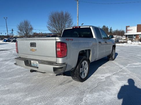 Used 2018 Chevrolet Silverado 1500 Custom w/ Custom Value Package image 3