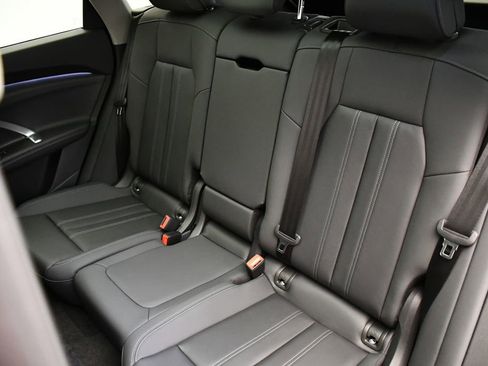 Used 2025 Audi Q5 Premium w/ Convenience Package image 43