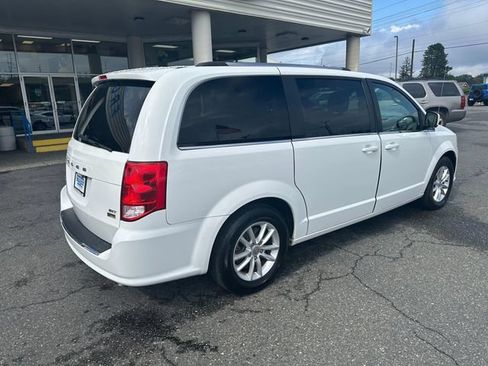 Used 2019 Dodge Grand Caravan SXT FWD image 2