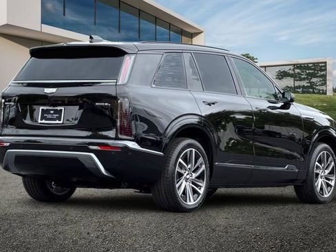 New 2026 Cadillac Vistiq Premium Luxury w/ LPO, Floor Liner Package AWD/4WD image 4