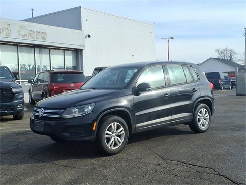 Used 2012 Volkswagen Tiguan S image 1