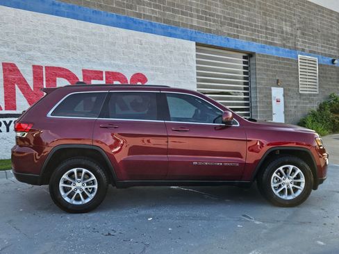 Used 2022 Jeep Grand Cherokee Laredo X AWD/4WD image 8