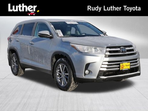 Certified 2019 Toyota Highlander XLE image 1