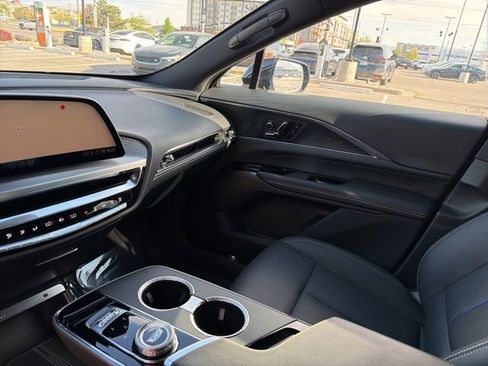 Used 2024 Cadillac Lyriq Luxury AWD/4WD image 23