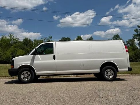 Used 2012 Chevrolet Express 2500 Extended RWD image 14