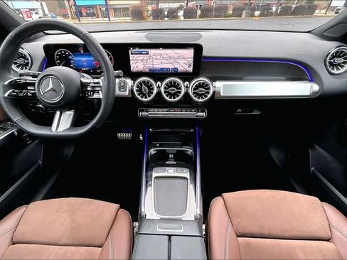 Used 2025 Mercedes-Benz GLB 250 4MATIC image 16