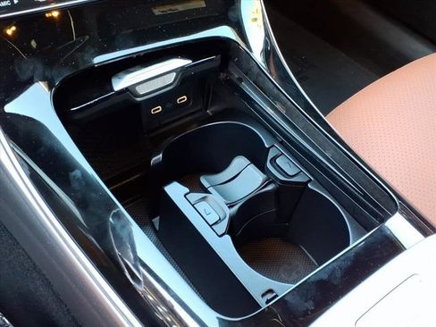 Used 2025 Mercedes-Benz C 300 4MATIC Sedan image 16