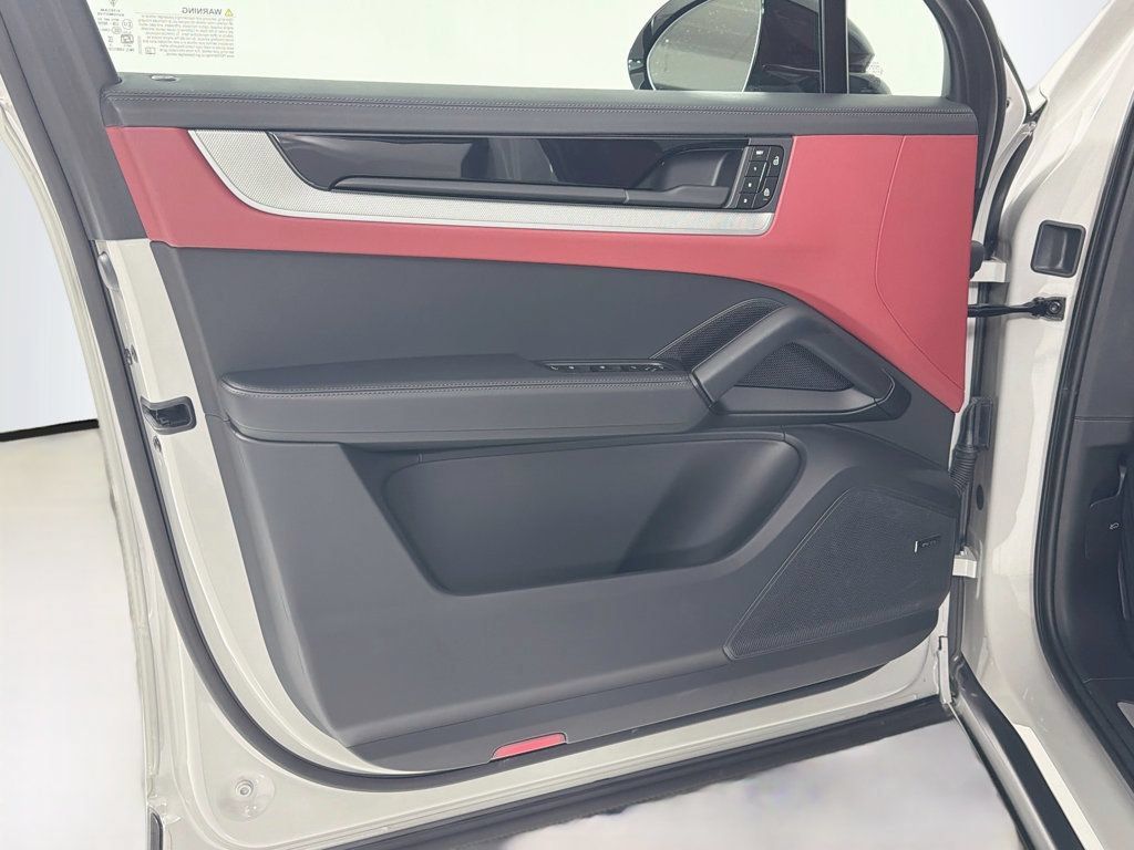 Certified 2026 Porsche Cayenne E-Hybrid AWD/4WD image 11