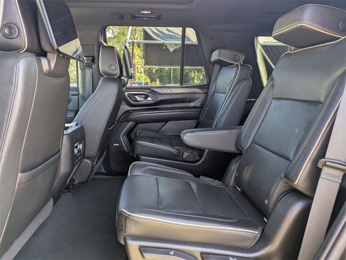 Used 2021 GMC Yukon SLT w/ SLT Luxury Plus Package image 14