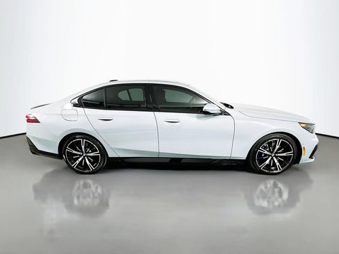 Used 2026 BMW 540i xDrive w/ M Sport Package AWD/4WD image 4