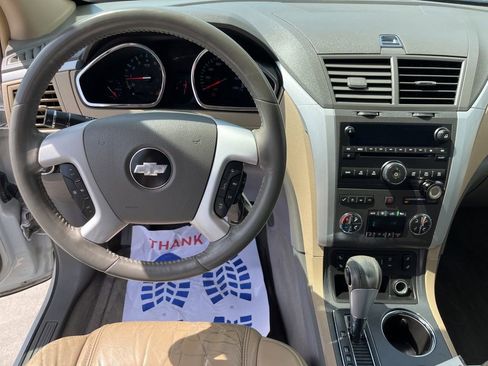 Used 2009 Chevrolet Traverse LT FWD image 7