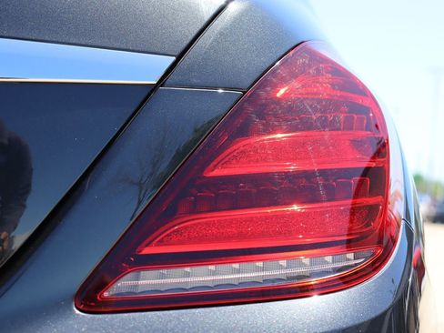 Used 2019 Mercedes-Benz S 560 Sedan w/ AMG Line Exterior image 15