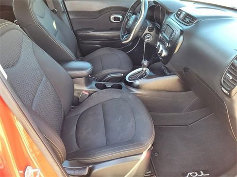 Used 2016 Kia Soul + image 10